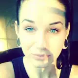 Chatta con myriam25_25